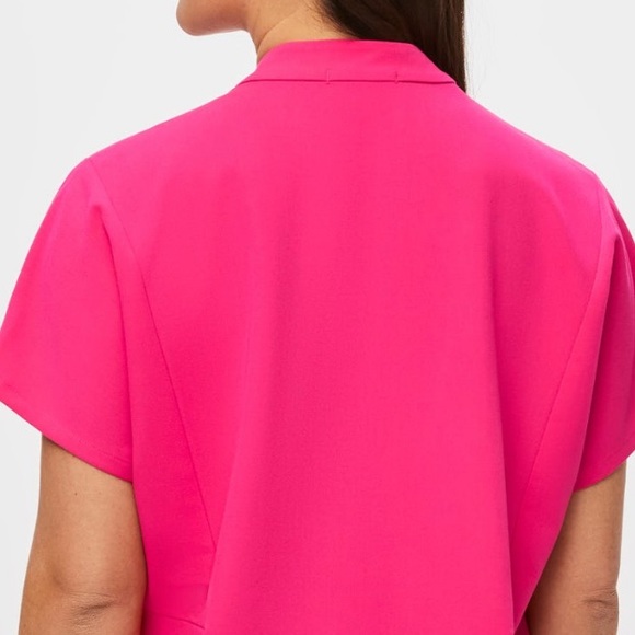 FIGS Montex Scrub Top NWT
LIMITED EDITION STYLE
CLASSIC
ICONIC Shocking Pink - Picture 2 of 7